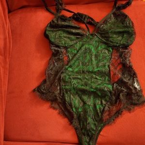 2 Women's lingerie one piece XL Leppard